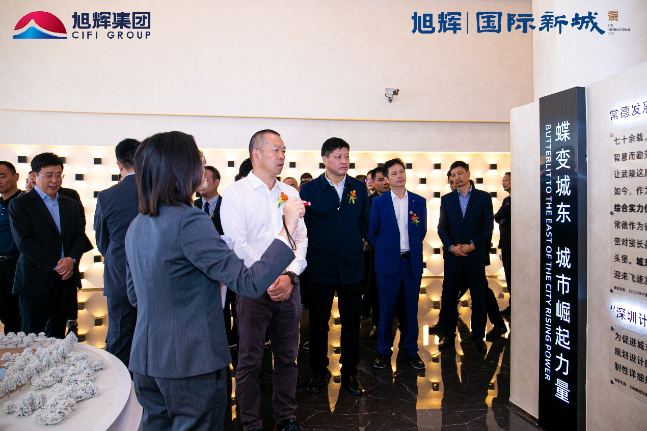 武陵区区委书记莫汉桃为城东新区城市展馆揭幕