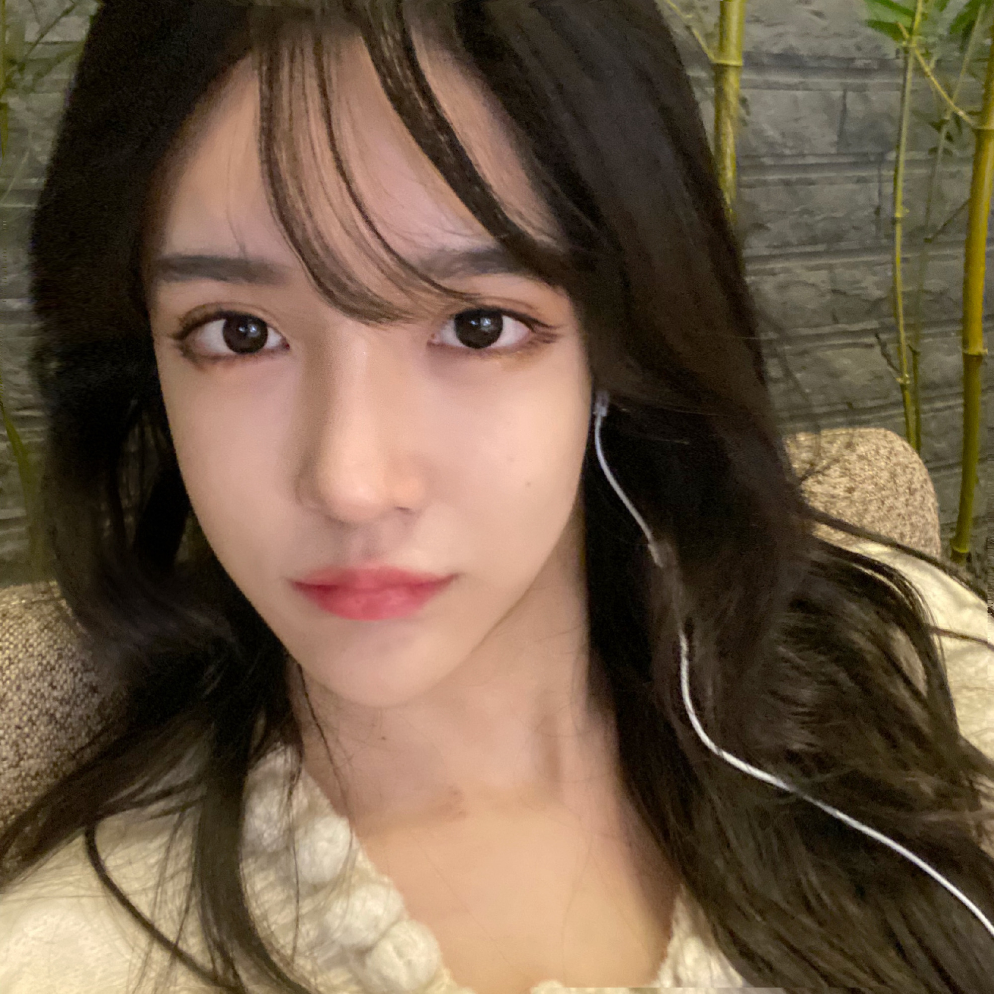 艾比首次晒童年照,小时候五官精致立体,对比现在实在太可惜