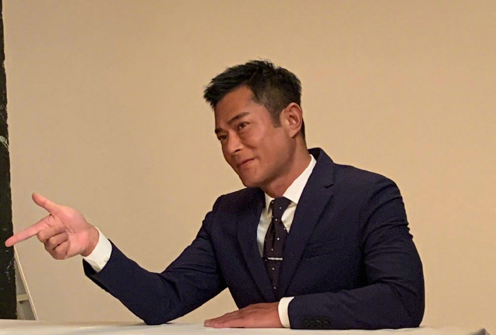 11月14日,古天乐旗下艺人余香凝在香港半岛酒店,与圈外男友陆正渡举行