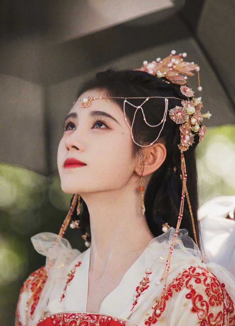 鞠婧祎新剧《慕南枝》杀青,小鞠古装真是仙气十足,仿若仙女下凡