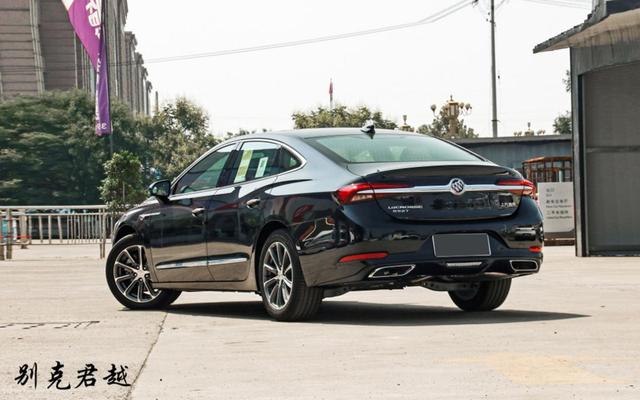 B级车定位，尺寸却堪比C级车，丰田亚洲龙和别克君越怎么选？