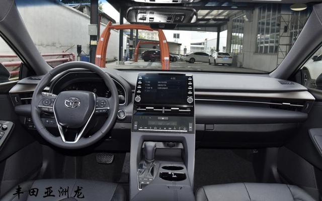 B级车定位，尺寸却堪比C级车，丰田亚洲龙和别克君越怎么选？