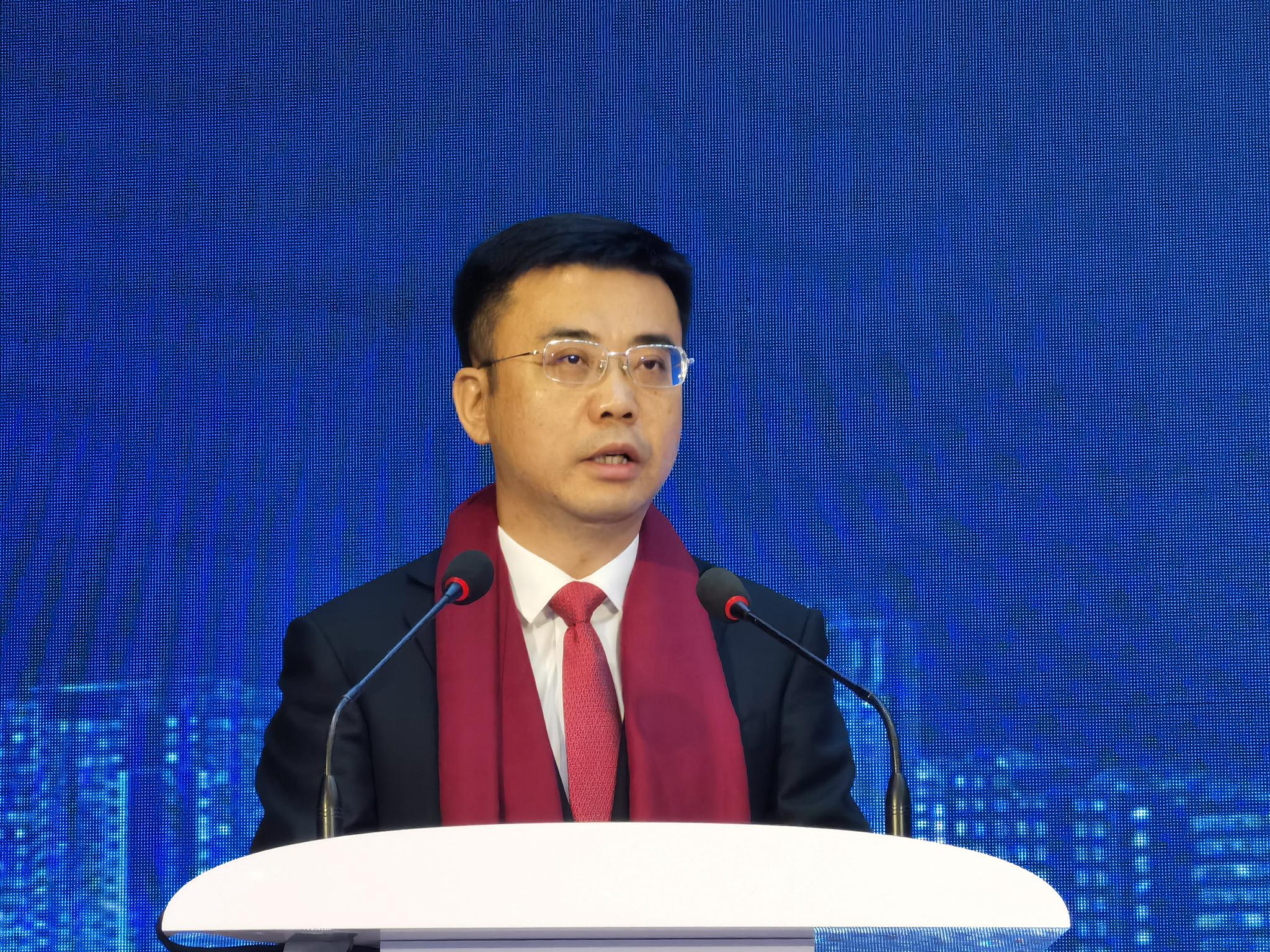 中国材料研究学会青年学会常务理事,973项目首席科学家介万奇