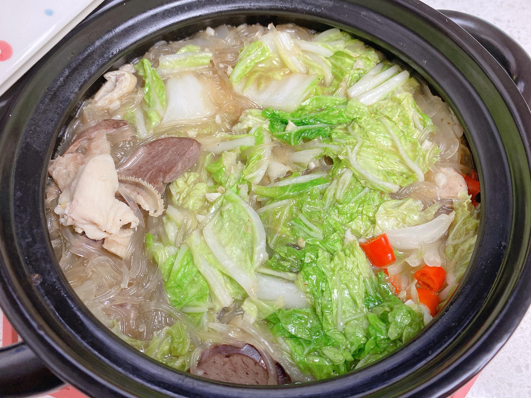 二,【白菜牛杂粉丝煲】6,家常酸辣大白菜就做好了,好吃不贵还下饭;5