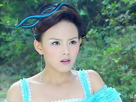 正文  三公主黄儿斜肩裙布料也以蕾丝和薄纱为主,就算配上了凹造型的