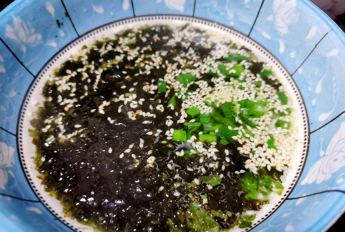 爱喝汤的小伙伴,秋季一定要试试这道快手紫菜瘦肉汤