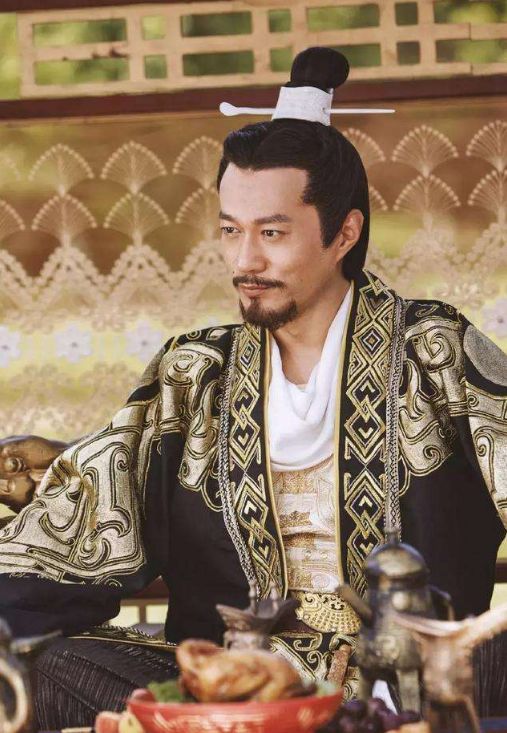 半路出家的谭凯:弃百万年薪做演员,因"项羽"走红,48岁仍独身