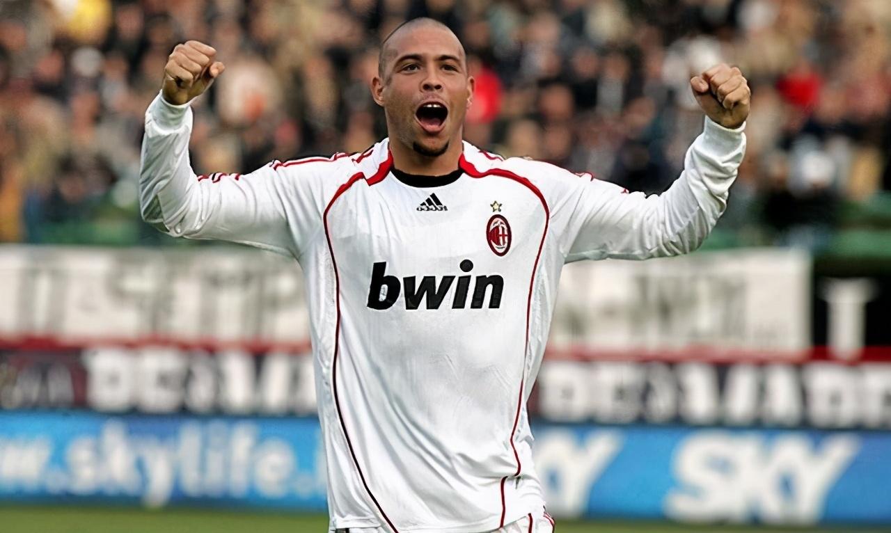 安切洛蒂透露,罗纳尔多在ac米兰初期体重一百公斤,灵活程度高