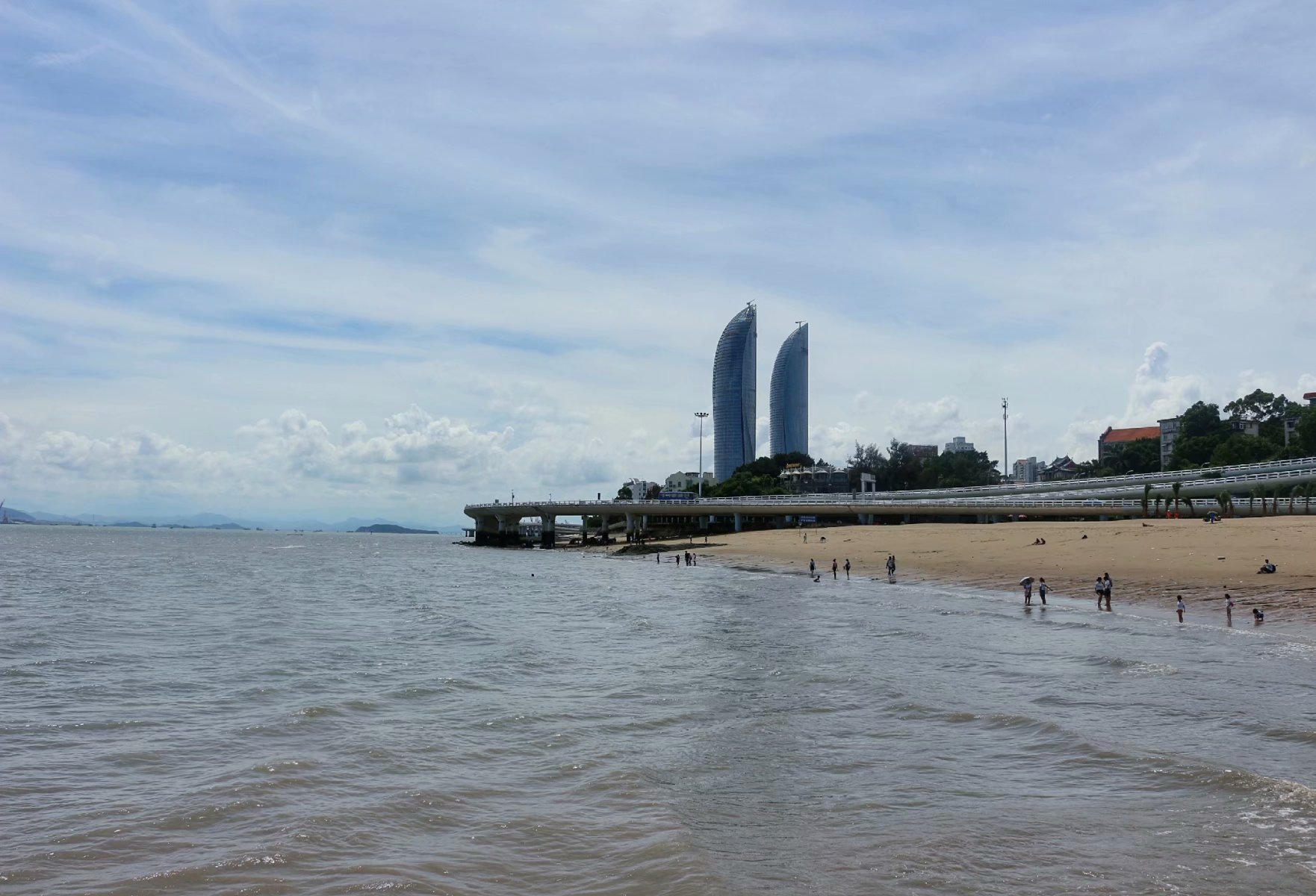 厦门最有名的沙滩之一,水清沙白,当地人和游客都喜欢前去游玩