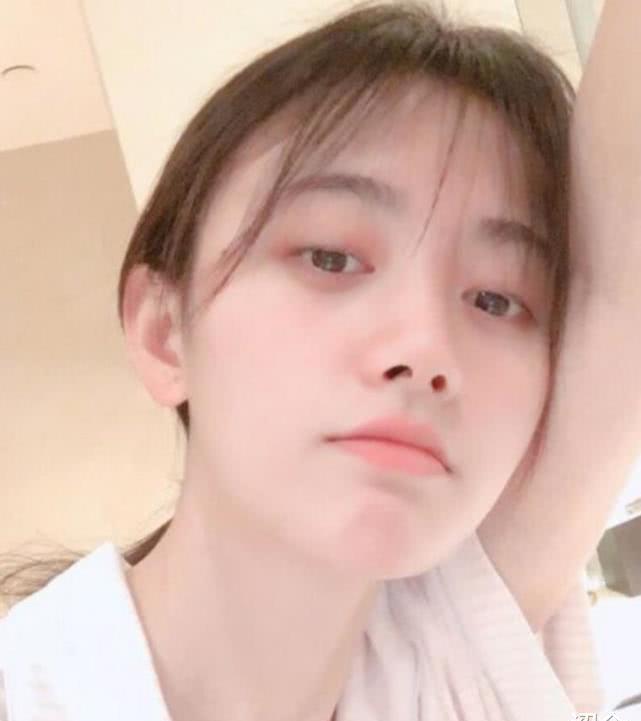 看看鞠婧祎的素颜,网友:这谁不爱呀!