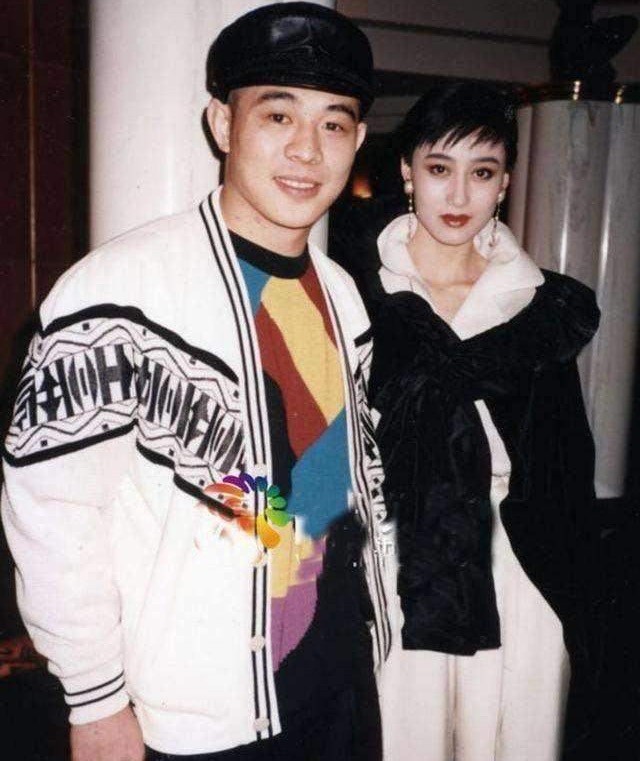 与利智一见钟情李连杰毅然与黄秋燕离婚30年过去黄秋燕怎样了