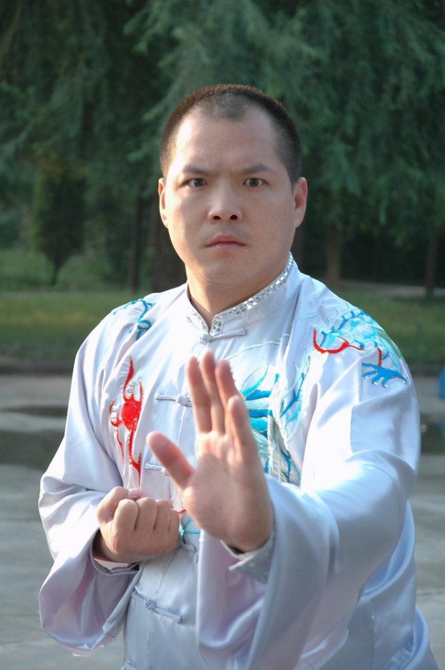 太极实战第一人王战军:女性练太极能提升女性腿部的外形美观