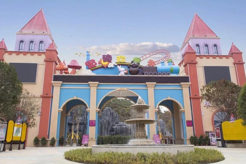 贵州一大型公园走红耗资15亿门票168却比凤凰山公园吃香
