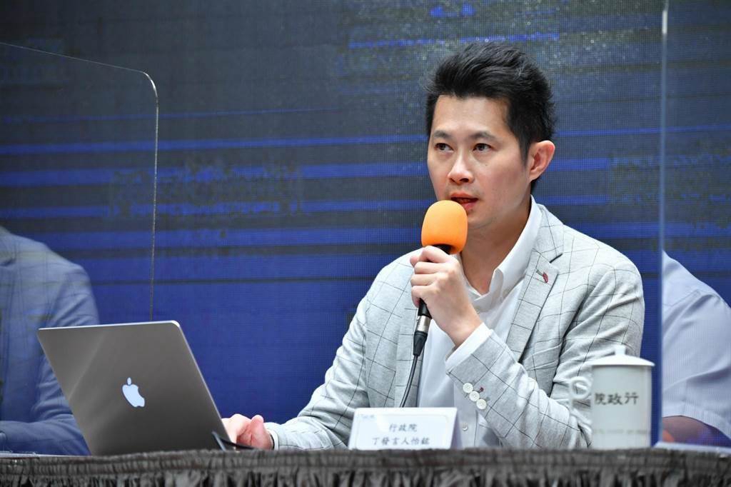 牛肉面风波持续燃烧 亲绿民调:7成认为丁怡铭应辞职