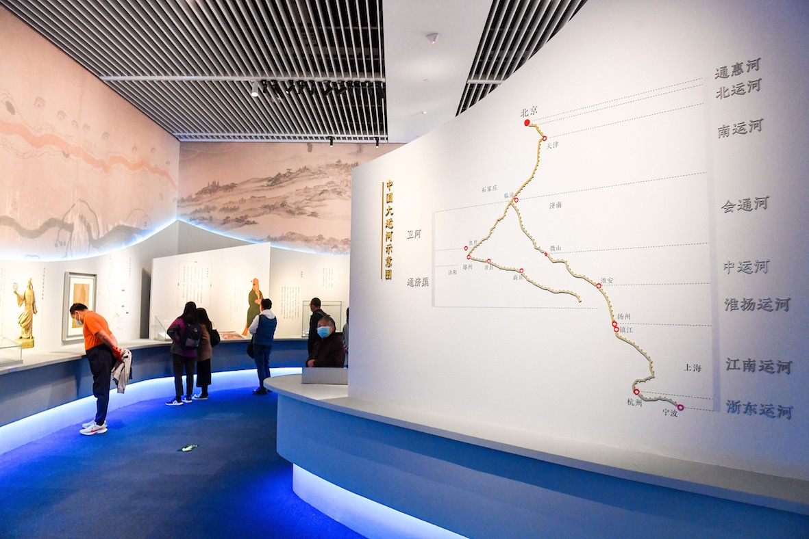 △今年11月份，“舟楫千里——大运河文化展”在中国国家博物馆展出，这是中国大运河示意图。