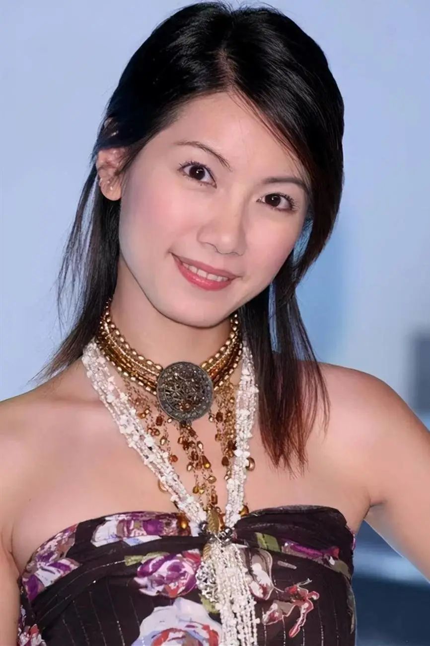 童年女神林韦君素颜太美了,私服穿得清新减龄,真不像42岁的人