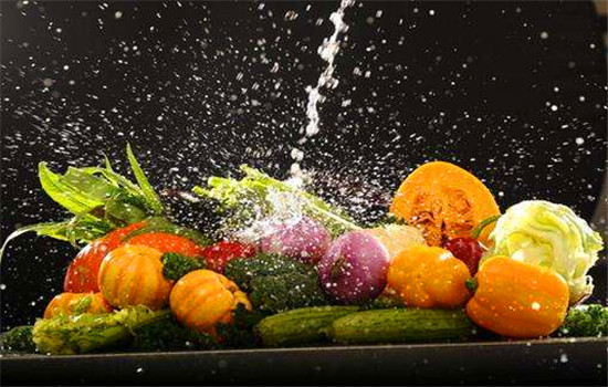 用食盐水清洗蔬菜更干净?清洗蔬菜的5个误区,看看你中了几个