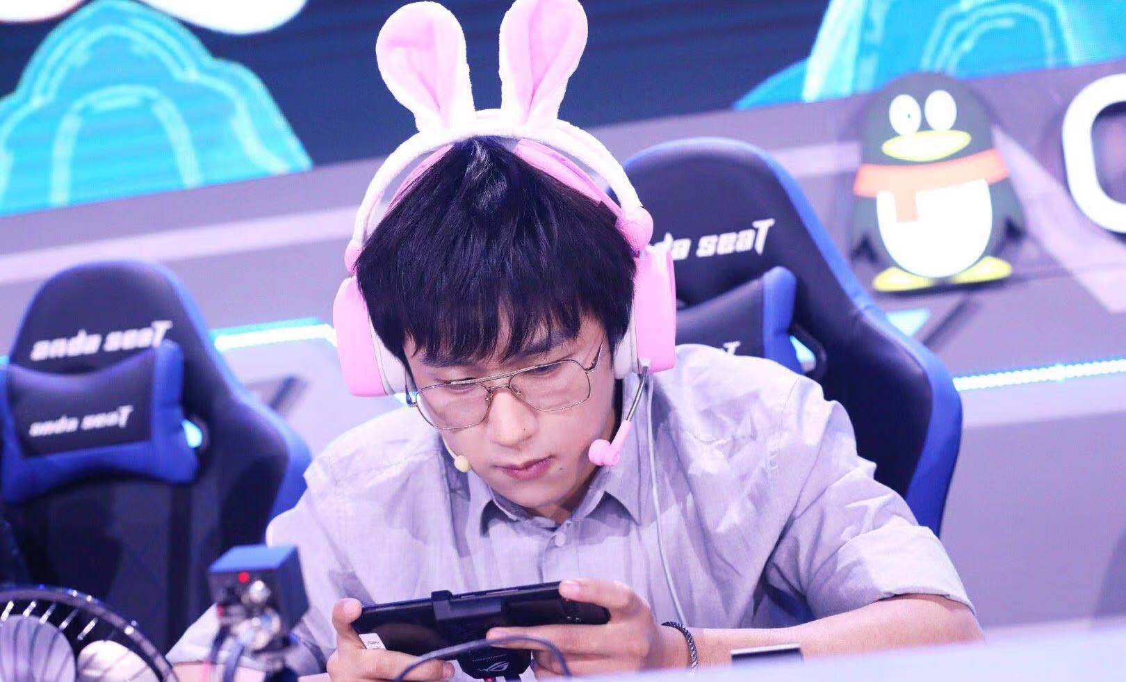 kpl:李九社交平台破防,挂素人针对绑兔,真性情还是情商低?