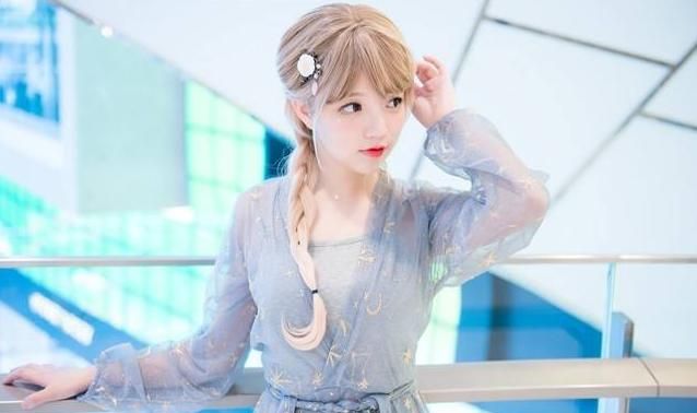 第一萝莉王奕萌恋爱了?近期频繁与教练互动,行为举止过于亲密