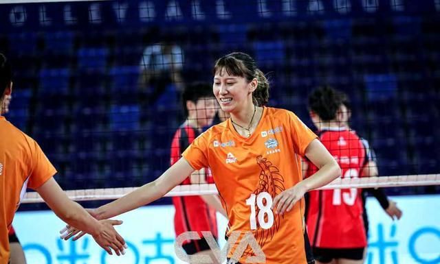 对方失误:河南女排18-23河北;河南女排黄瑞蕾15分,蔡晓晴14分,韩雯雅
