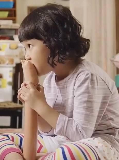 《请回答1988》珍珠长大了,长发披肩显气质,穿搭很有韩系女主范