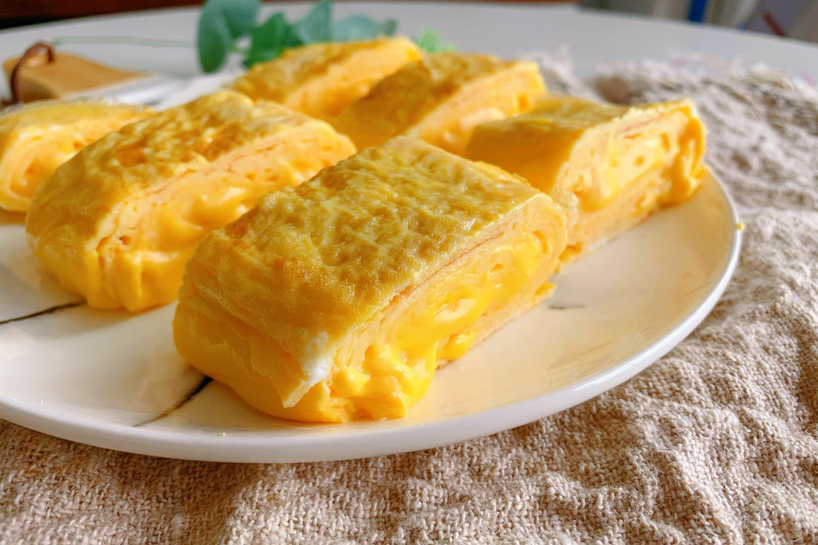 4个鸡蛋,半杯牛奶,教你做奶香浓郁,一口就爆浆厚蛋烧