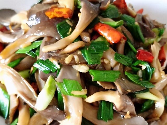 美味下饭菜酱油饭香辣鸡柳素炒平菇