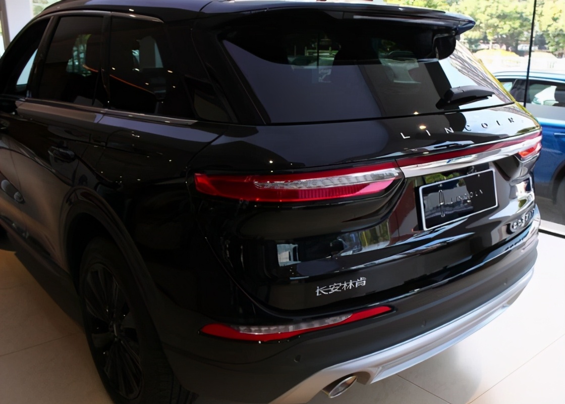 林肯飞行家黑骑士版到店,外观大气,轴距2711mm,配hud