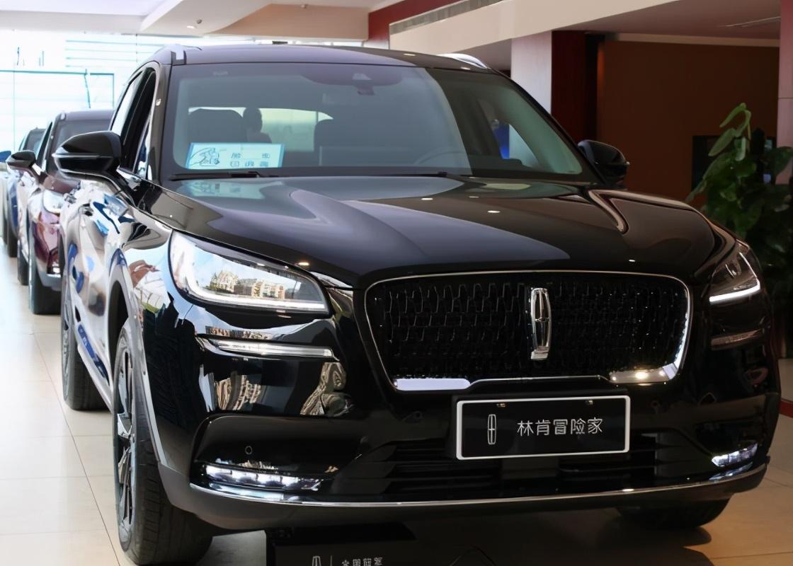 林肯飞行家黑骑士版到店,外观大气,轴距2711mm,配hud
