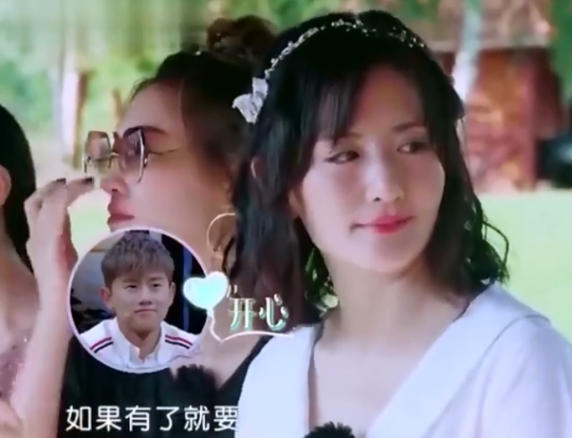 二胎实锤?谢娜直播时疑出孕吐,干呕后连忙漱口,刘维小动作亮了