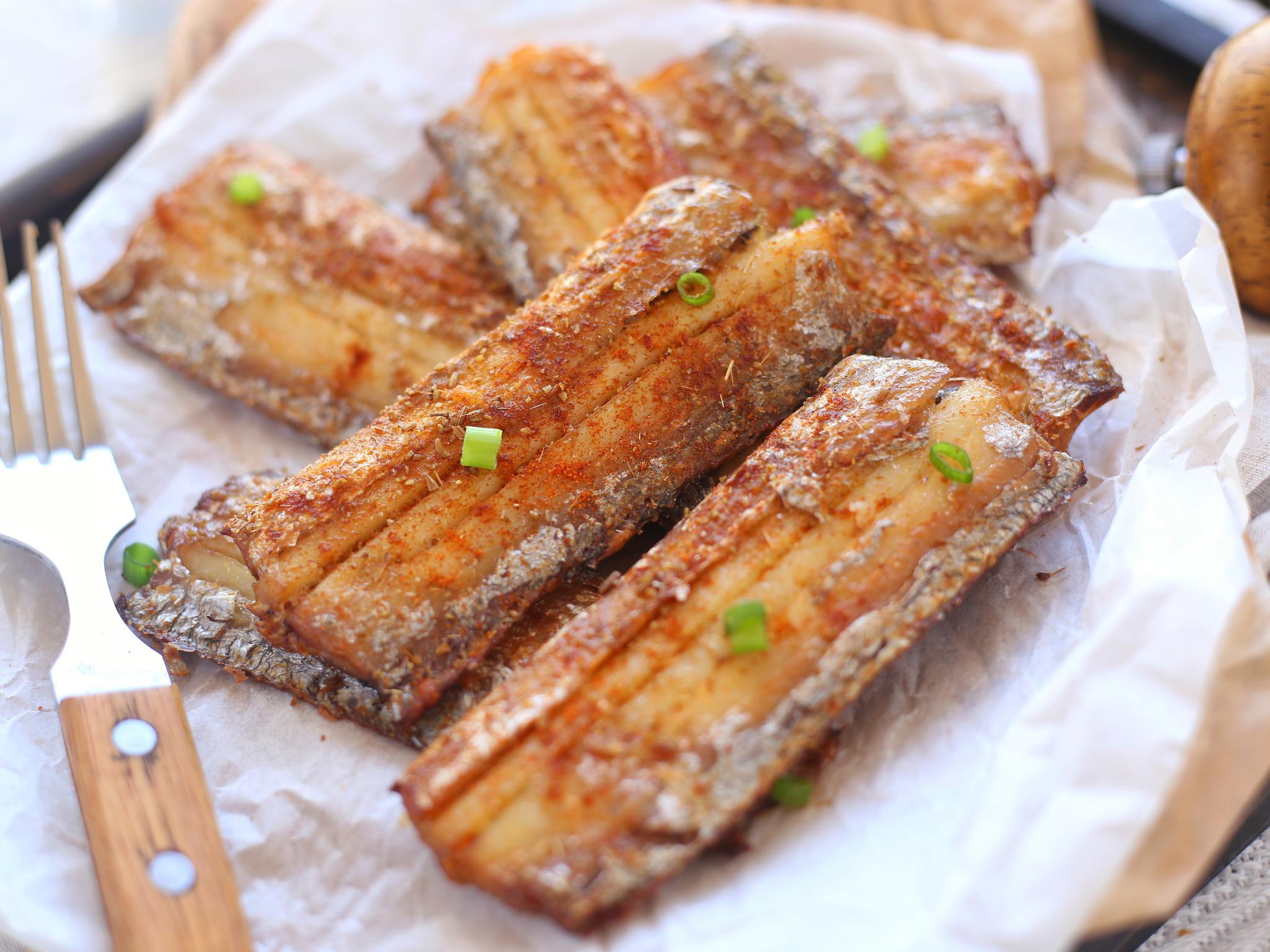 带鱼别红烧了用这新方法不炸不炖酥香解馋下酒追剧都超赞