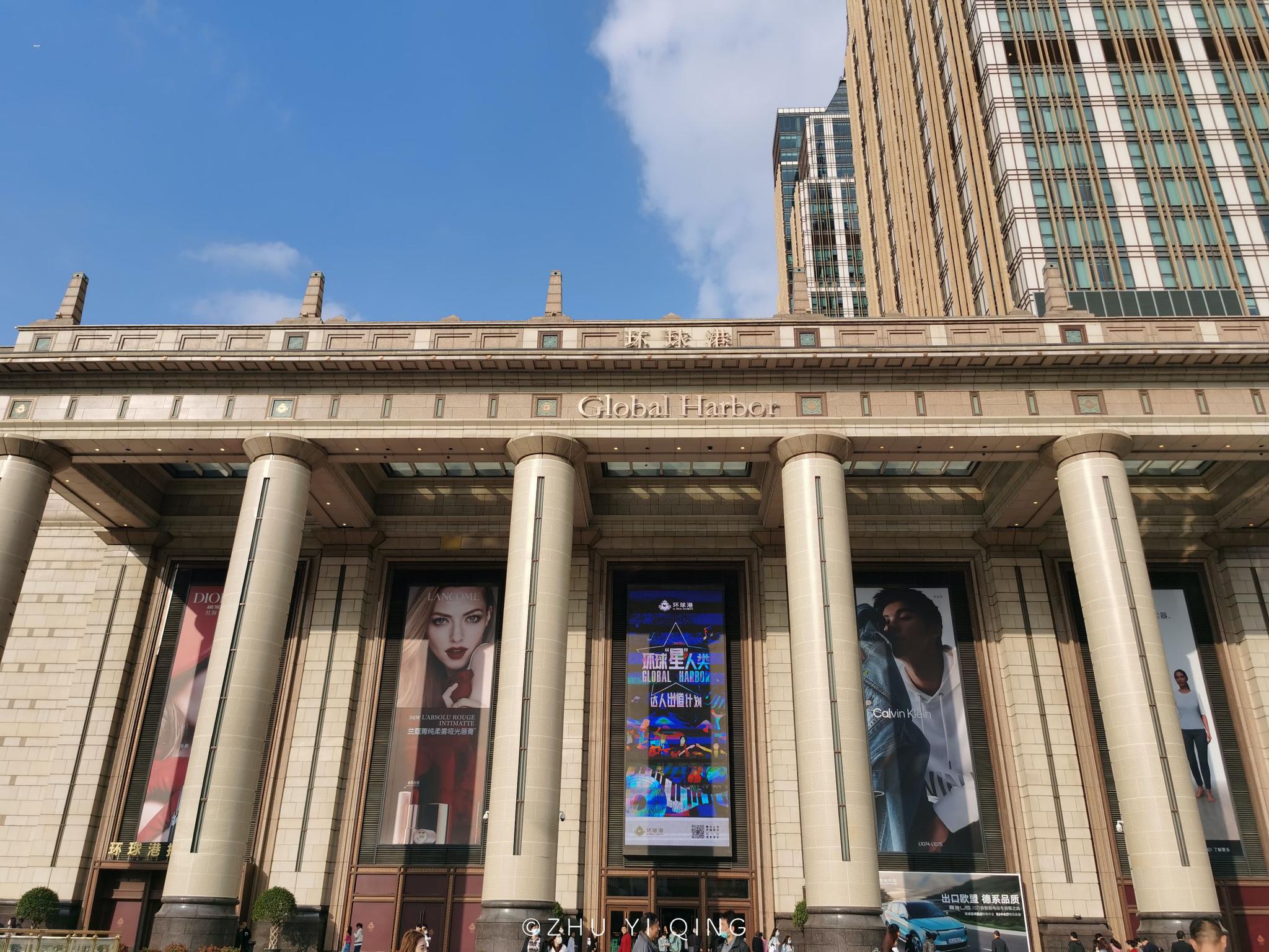 上海最热闹的商场,年营收近百亿排全国第三,本地人比游客还多