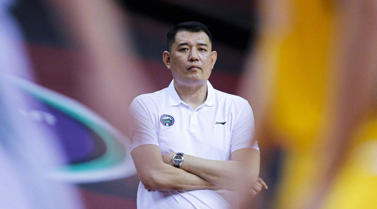 山东主帅巩晓彬的传奇经历中国篮球史上最拽的球员