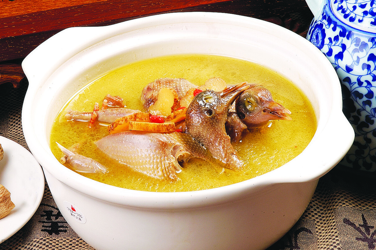 一鸽胜九鸡鸽子汤怎样做才好喝试试此做法肉嫩汤鲜太香了