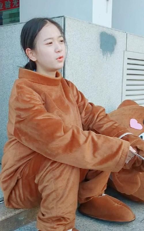 网红"小小如"白手起家,4年挣78亿?身价比董明珠还高?真或假