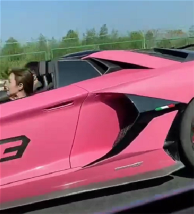 "樱花粉"兰博基尼,全球限量63台,女车主还是某集团千金