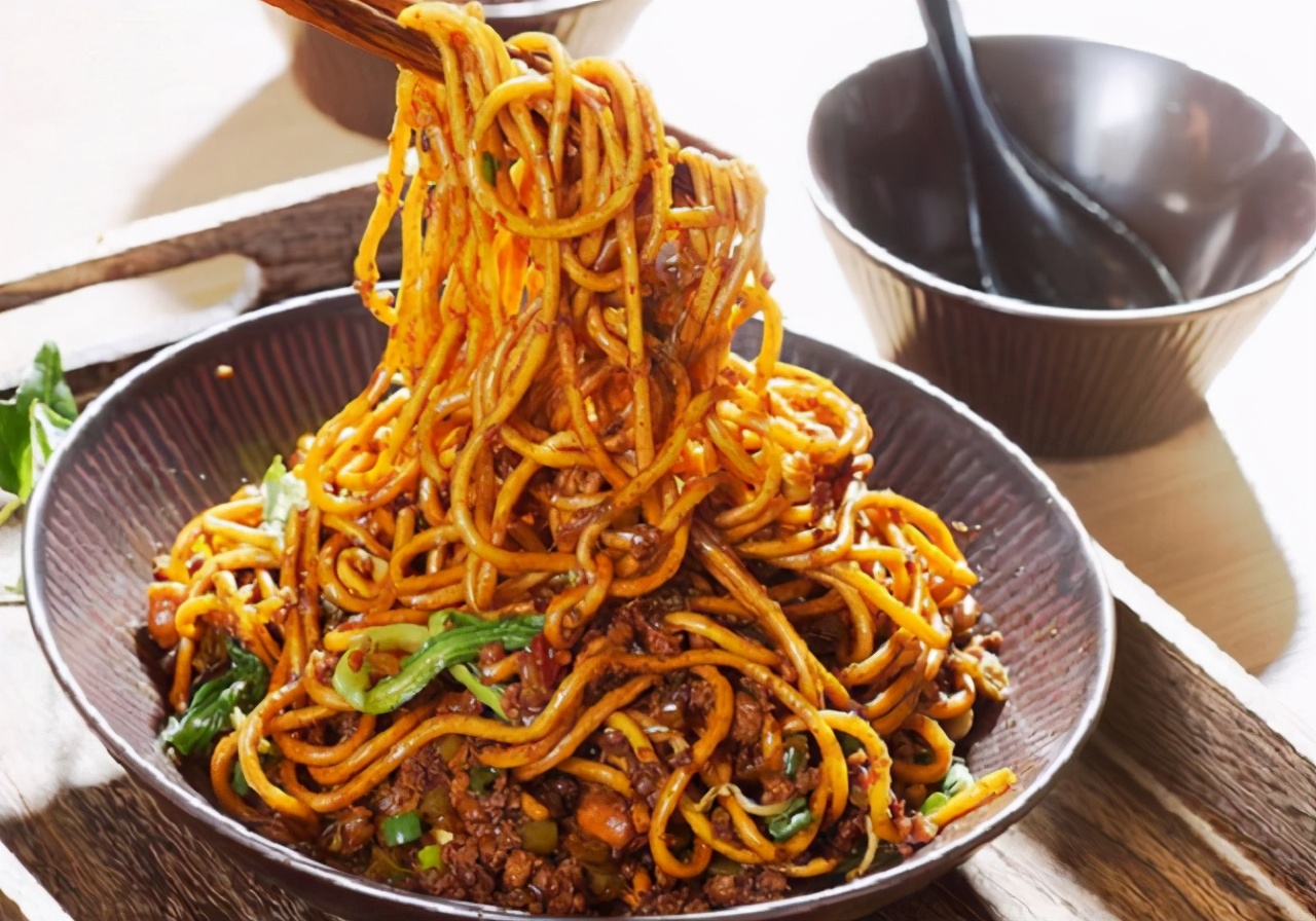 自制炸酱面,牢记3点,保证酱汁浓稠又香又入味,吃着一点都不腻