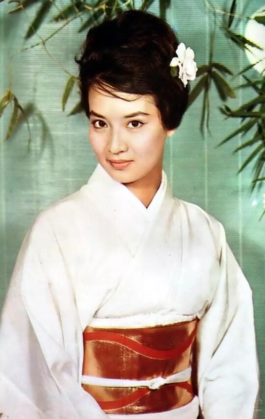 尤敏首届金马奖影后嫁名门息影离世23年后竟遭盗坟