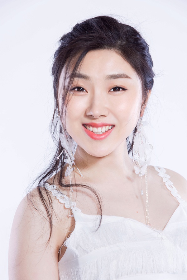 歌手肖洋早年写真曝光 洋溢暖暖微笑暖人心扉