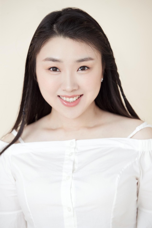 歌手肖洋早年写真曝光 洋溢暖暖微笑暖人心扉