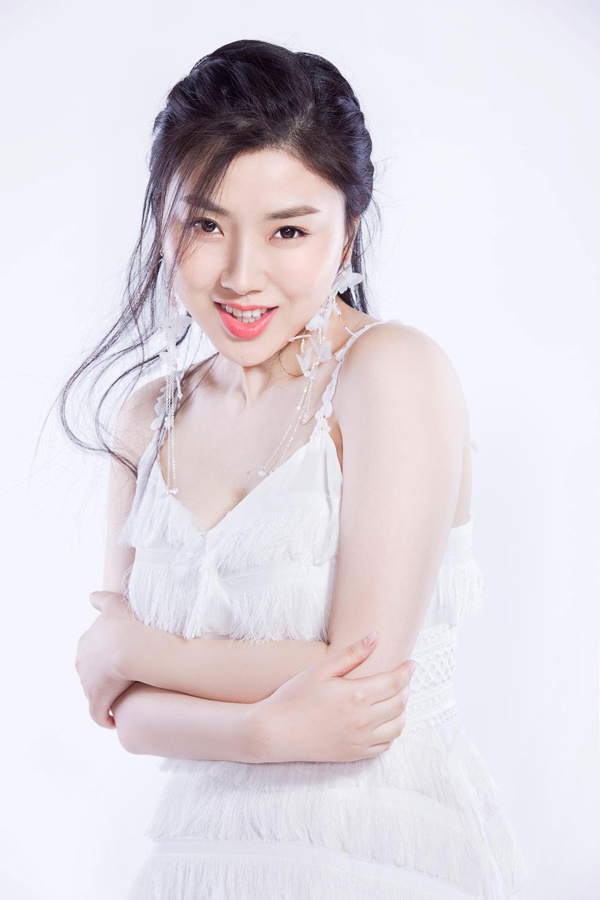 歌手肖洋早年写真曝光 洋溢暖暖微笑暖人心扉