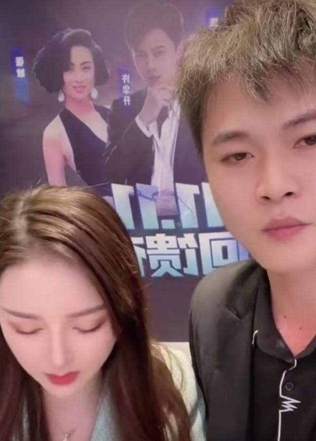 许华升带着女朋友吴静婷在直播间里推荐螺蛳粉,一起来看看吧