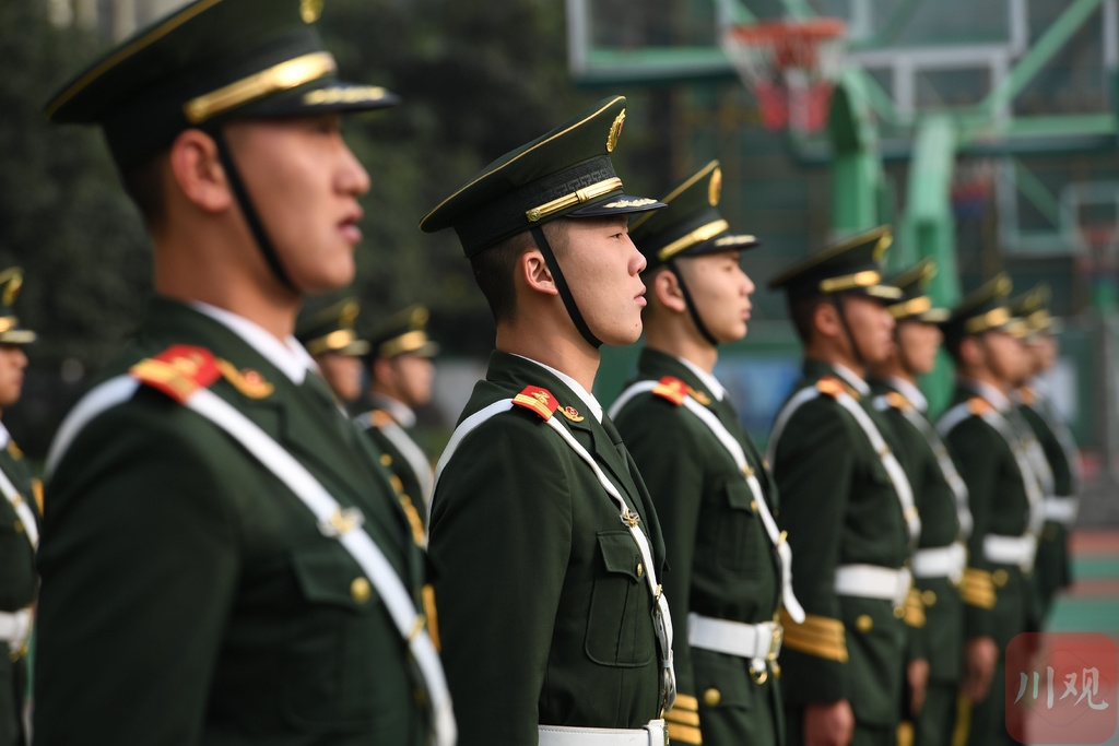 揭秘"最高礼遇"④|近年人数之最 武警成都支队30人礼宾队伍迎接抗疫