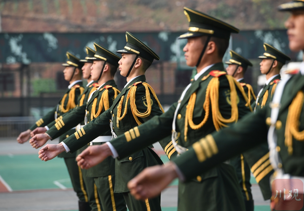 揭秘"最高礼遇"④|近年人数之最 武警成都支队30人礼宾队伍迎接抗疫