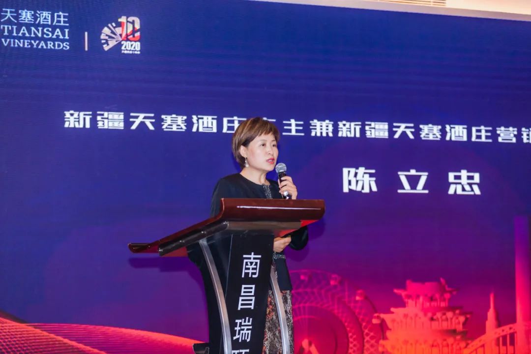 新疆天塞酒庄庄主兼新疆天塞酒庄营销有限公司董事长陈立忠深感刃幸