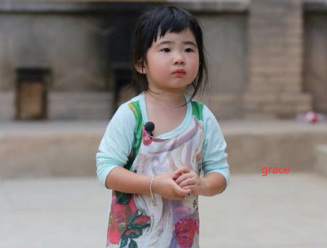 曹格女儿终于长大啦,grace五官全长开,遗传妈妈好基因