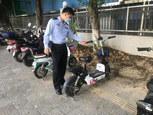 东莞松山湖创意生活城警务室开展检查电动车安全工作