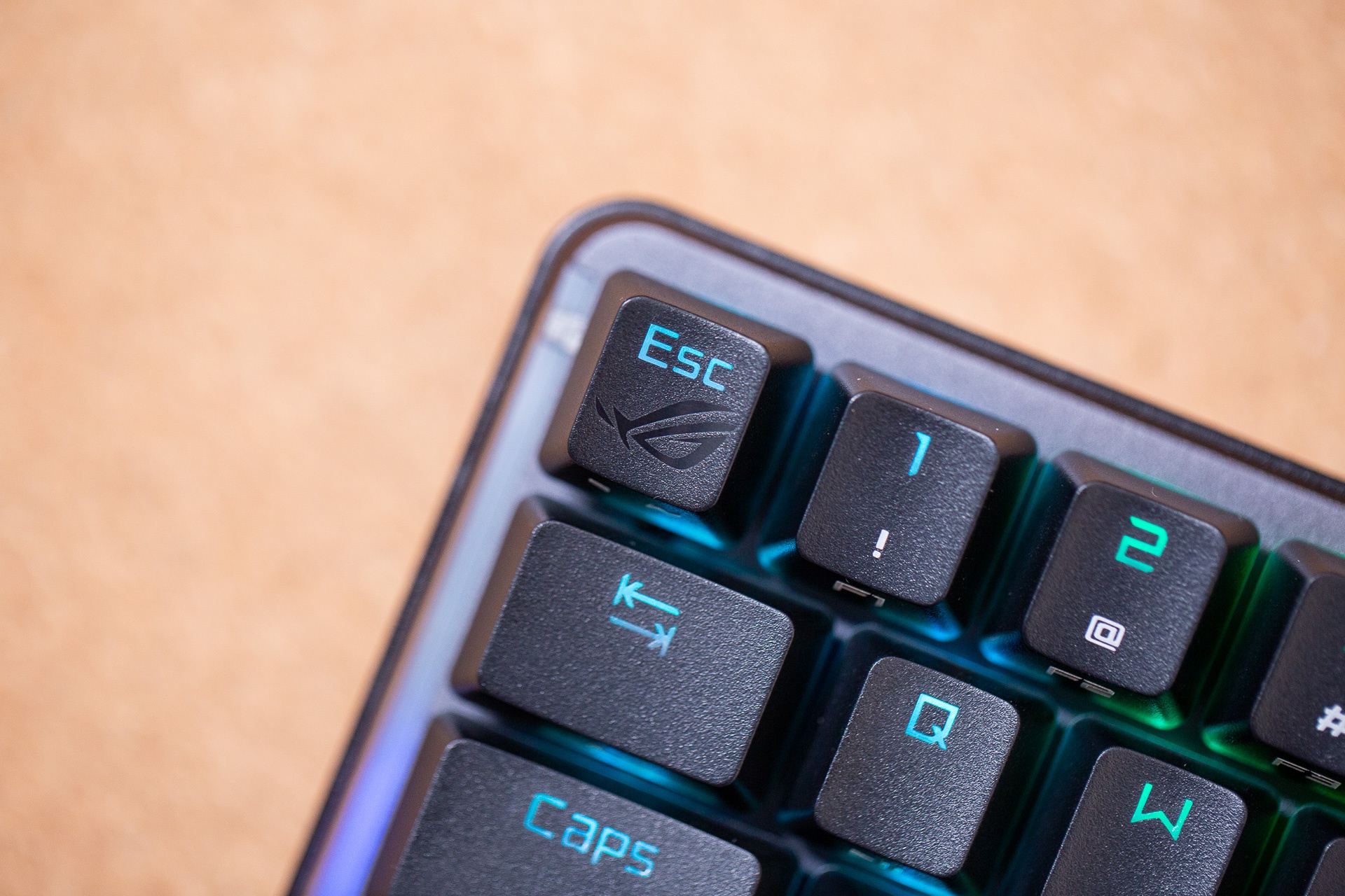 紧凑型无线机械键盘的信仰华硕rog魔导士机械键盘测评