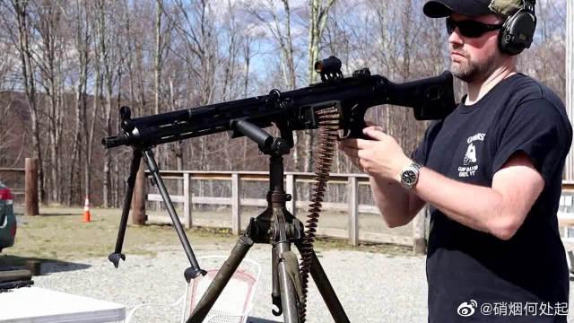 hk23轻机枪,根据hk21a1而改进的5_56mm口径!发射一把过瘾了