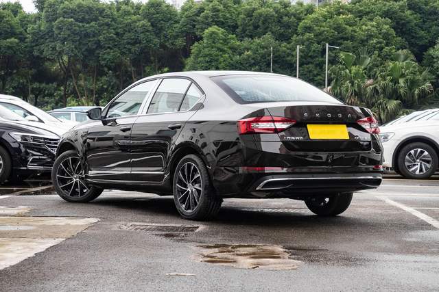 10万左右3台掀背轿车2台国产1台大众适合年轻人